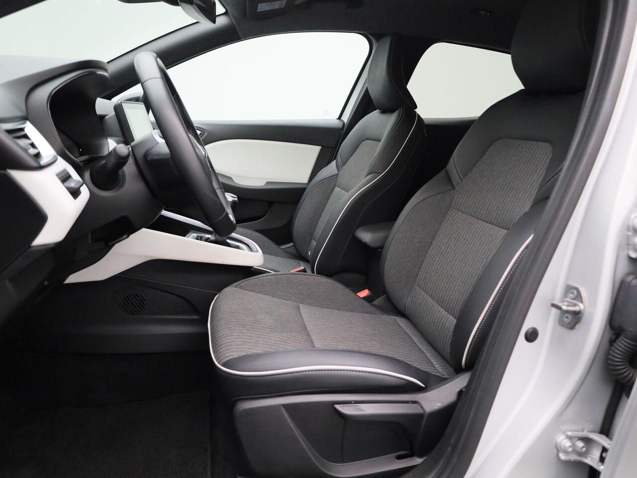 Renault CLIO 1.0 TCe 90Pk Techno | Navigatie | Keyless Entry & Go | Apple Carplay/Android Auto | Parkeersensoren & Camera | Bluetooth | Climate Control | Lichtmetalen Velgen | Privacy Glass |