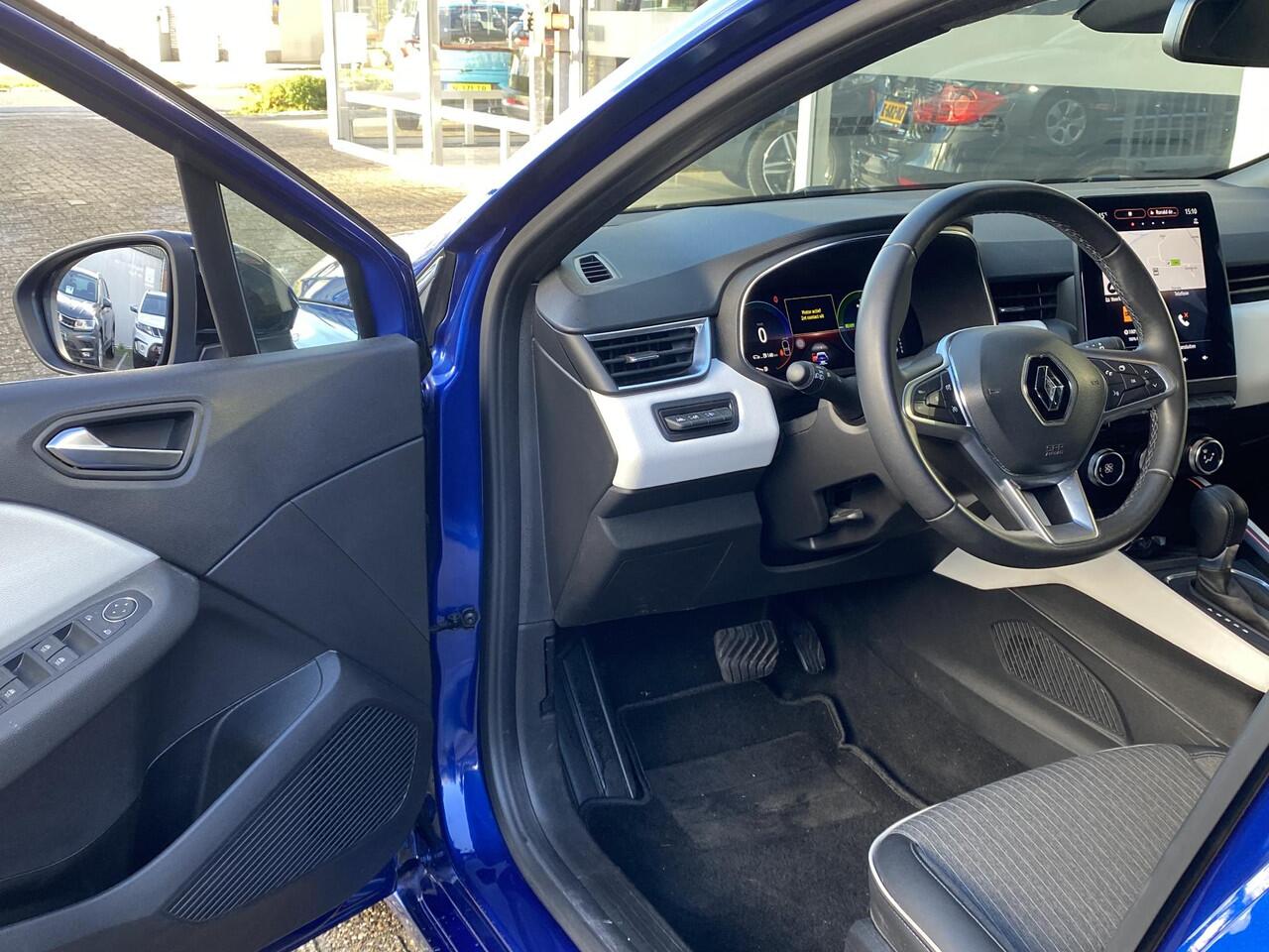 Renault CLIO 1.6 E-Tech Hybrid 145 Techno / Automaat / NL-Auto / 1e-Eigenaar / Dealer-Onderhouden / Cruise-Control / Climate-Control / Trekhaak / LED / Keyless / Apple-Carplay & Android-Auto / Sfeerverlichting / DAB Radio-Bluetooth / Navi / PDC V+A met Camera / 16'' L