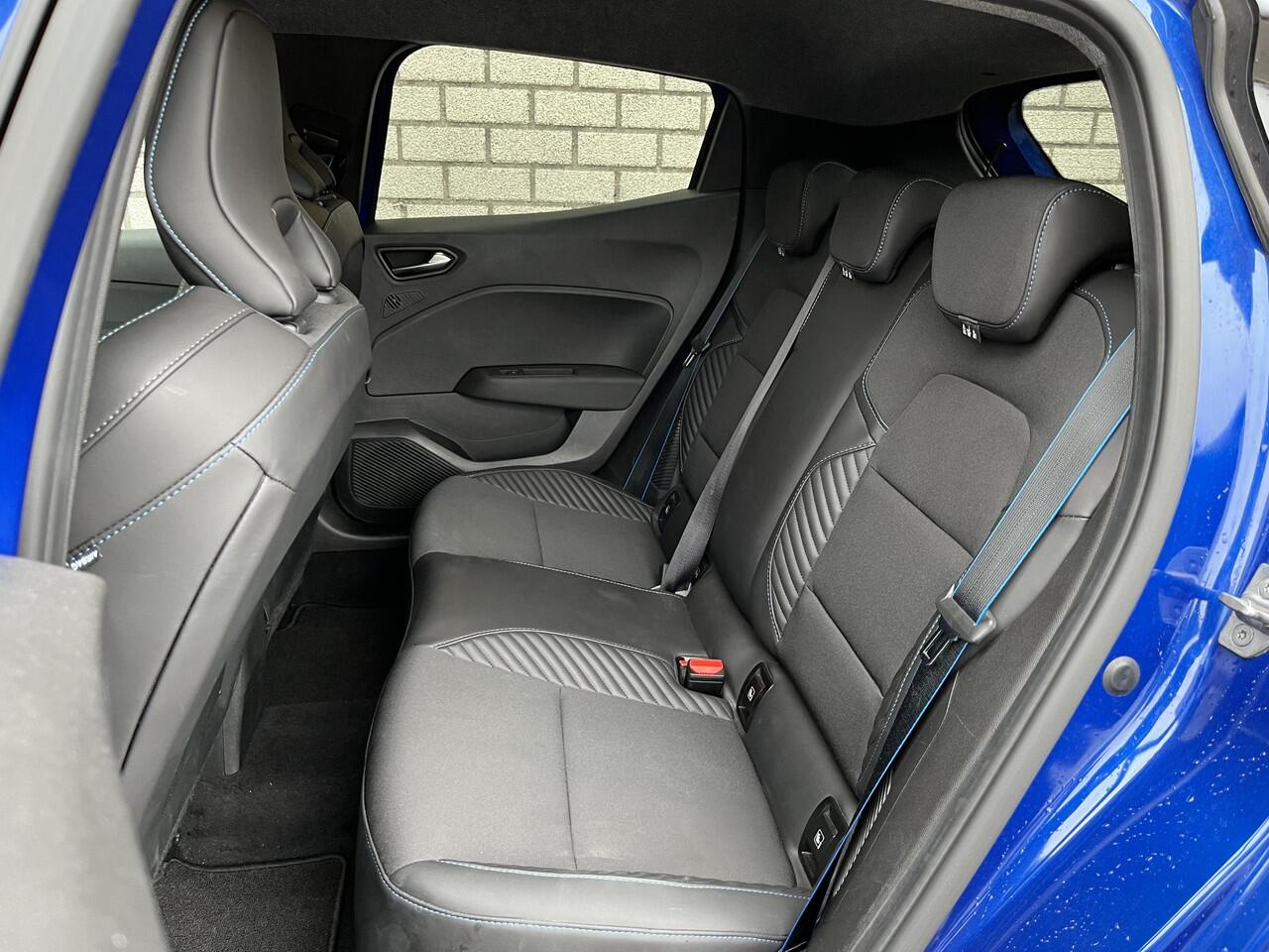 Renault CLIO 1.6 E-Tech Full Hybrid 145 Esprit Alpine | 360° Camera | Apple CarPlay / Android Auto | Dodehoekdetectie | Draadloze telefoonlader |