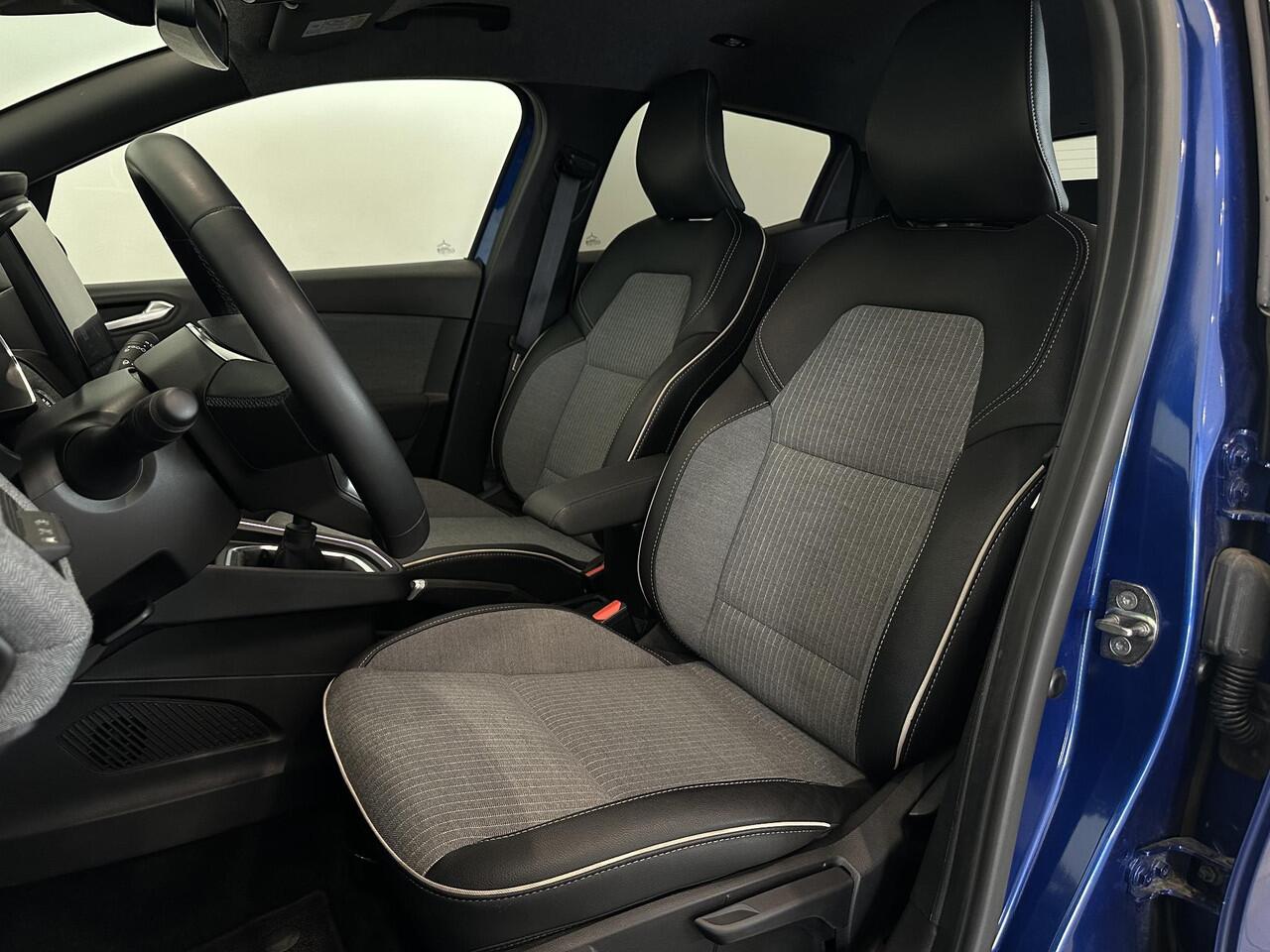 Renault CLIO 1.0 TCe 90 Techno | Navigatie 9,3" | Climate Control | Cruise Control | Draadloze telefoonlader | Lichtmetalen velgen 17" | Parkeersensoren achter en achteruitrijcamera