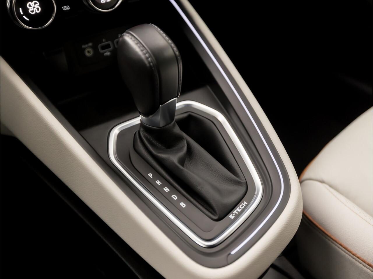 Renault CLIO 1.6 E-Tech Hybrid 140 Initiale Paris 141Pk Automaat (VIRTUAL COCKPIT, APPLE CARPLAY, GROOT NAVI, LEDER, CLIMATE, STOELVERWARMING, SPORTSTOELEN, ADAPTIVE CRUISE, BOSE AUDIO, CAMERA, KEYLESS, NIEUWSTAAT)