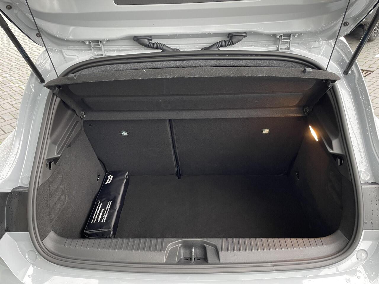 Renault CLIO 1.6 E-Tech Full Hybrid 145 techno / AUTOMAAT / ACHTERUITRIJCAMERA / PARKEERSENSOREN / STOEL + STUUR VERWARMING / CRUISE CONTROL