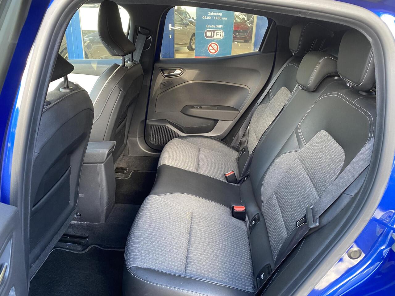 Renault CLIO 1.6 E-Tech Hybrid 145 Techno / Automaat / NL-Auto / 1e-Eigenaar / Dealer-Onderhouden / Cruise-Control / Climate-Control / Trekhaak / LED / Keyless / Apple-Carplay & Android-Auto / Sfeerverlichting / DAB Radio-Bluetooth / Navi / PDC V+A met Camera / 16'' L