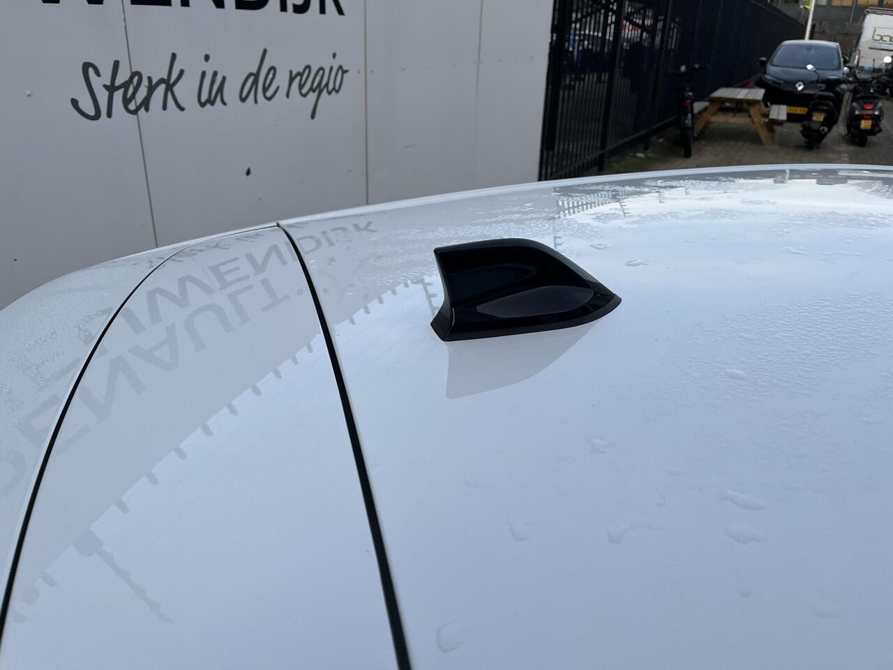 Renault CLIO 1.6 E-Tech Full Hybrid 145 techno / AUTOMAAT / CAMERA / PARKEERSENSOREN / LICHTMETALEN VELGEN / CLIMATE CONTROL