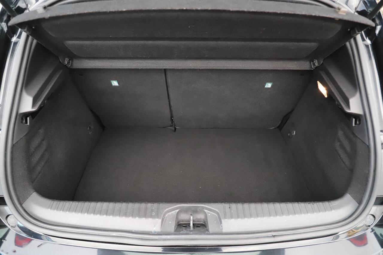 Renault CLIO 1.6 E-Tech Hybrid 140 Intens 140PK Automaat Half Leder Keyless 16 inch LMV Sfeerverlichting LED Navigatie Carplay Android Rijstrooksensor Climate Cruise Control Parkeersensor