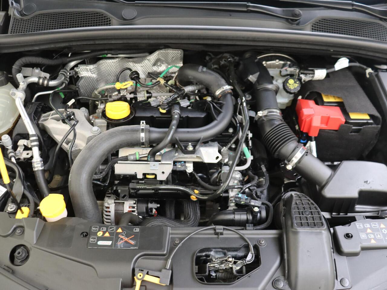 Renault CLIO 1.0 TCe Intens Trekhaak | Navigatie | Stoelverwarming | lichtmetalen velgen 17"| 360 Camera