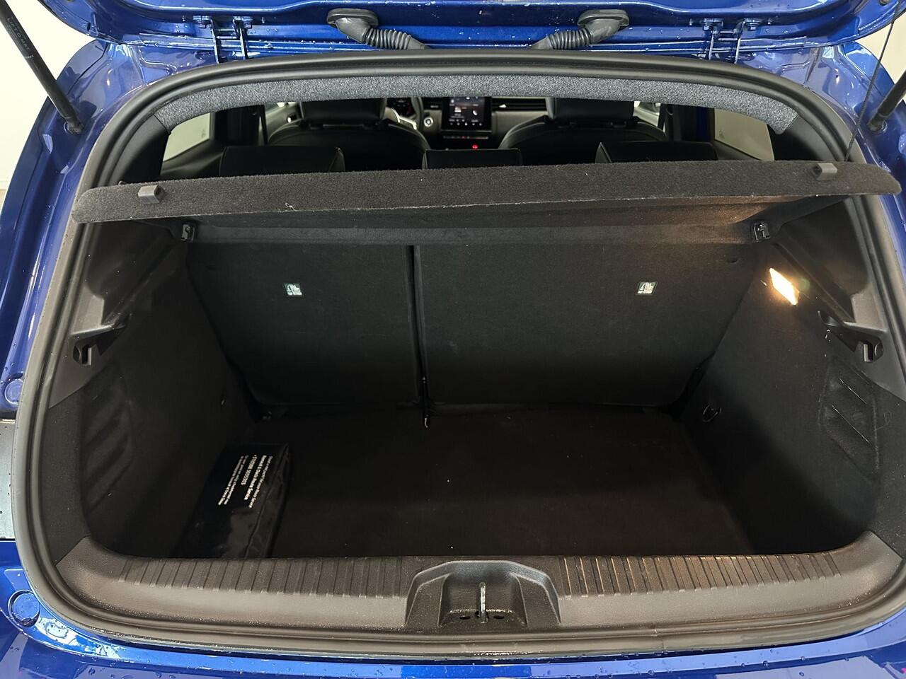 Renault CLIO 1.0 TCe 90 Techno | Navigatie 9,3" | Climate Control | Cruise Control | Draadloze telefoonlader | Lichtmetalen velgen 17" | Parkeersensoren achter en achteruitrijcamera