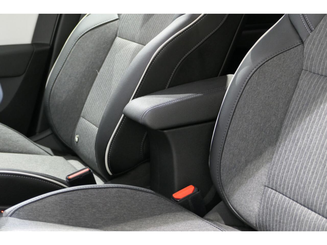 Renault CLIO 1.0 TCe 90 Techno *Dealer onderhouden* - Allseasons, camera, sensor v+a