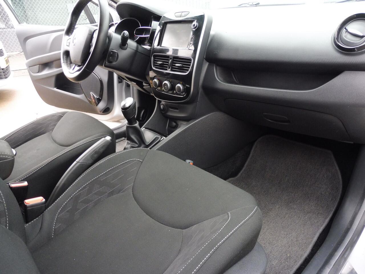 Renault CLIO Estate 0.9 TCe Limited 1e eig | Trekhaak | PDC | Navi | Cruise | LMV16"| NL auto