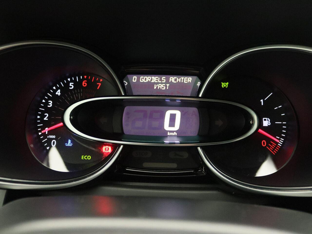 Renault CLIO Estate TCe 90 Limited | Medianav | Airco | Lichtmetalen velgen | Parkeersensoren achter | Metaalkleur | Omlijsting ramen in Chrome | Renault Handsfree card |