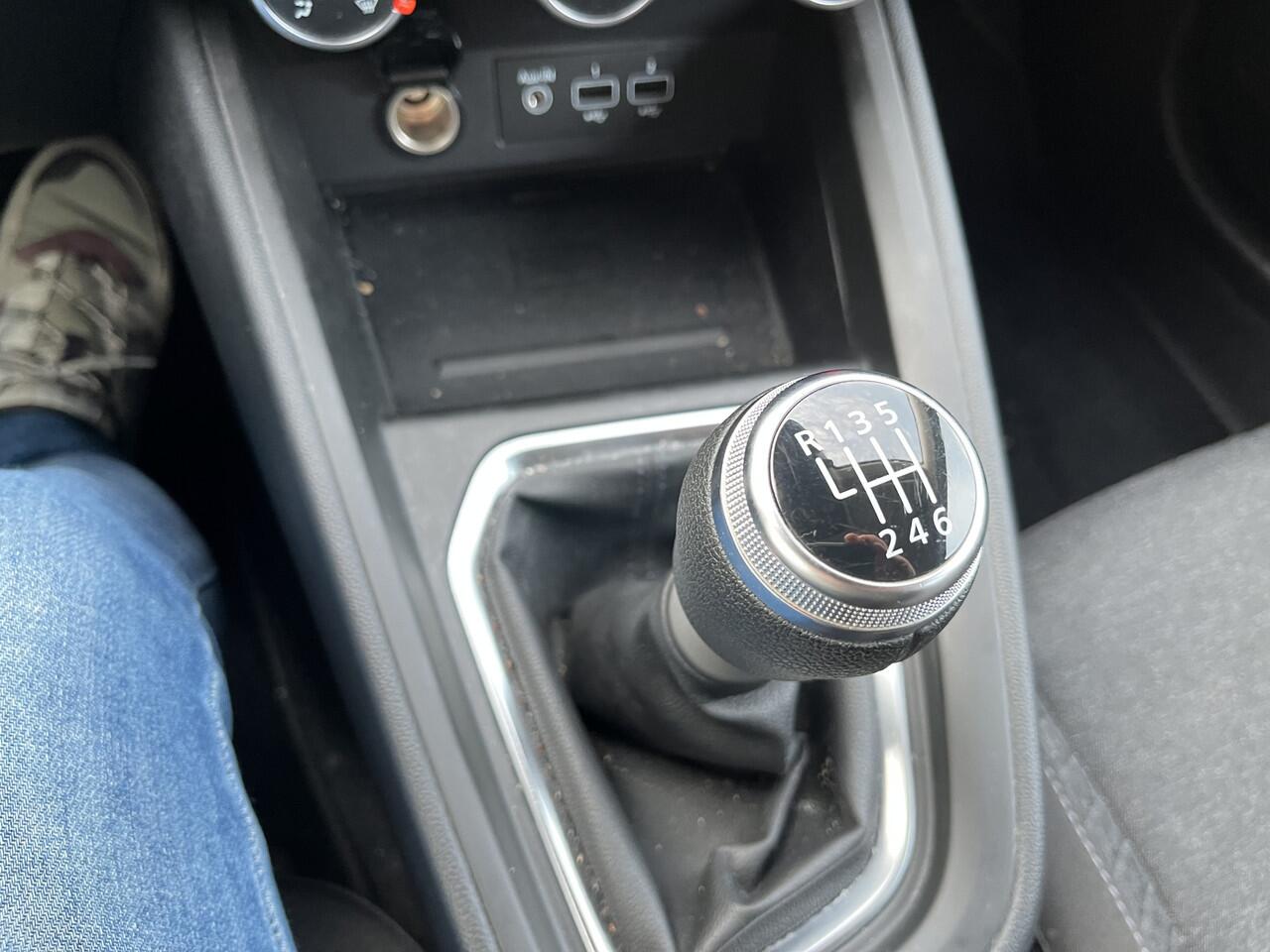 Renault CLIO 1.0 TCe 90 Equilibre 50% deal 6.875,- ACTIE Navi / Airco / Cruise / Carplay