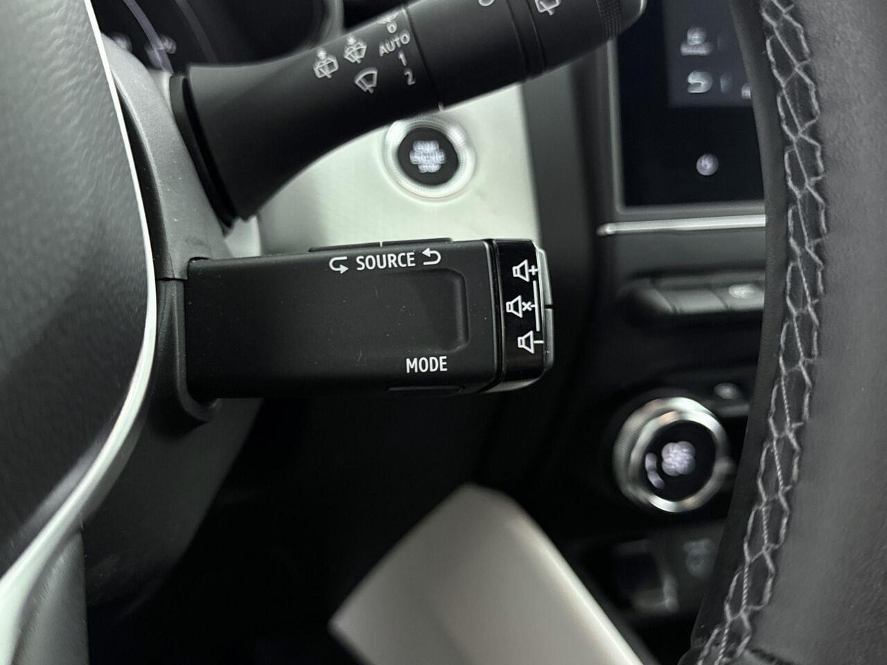 Renault CLIO 1.0 TCe Techno 90PK | Navigatie | Half-Lederen Bekleding | Achteruitrijcamera | Apple CarPlay & Android Auto