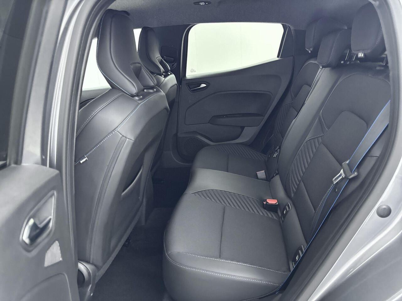 Renault CLIO 1.6 E-Tech Full Hybrid Esprit Alpine 145PK | Automaat | Navigatie | Adaptieve Cruise Control | 360 Camera | 17'' Inch Velgen | Apple CarPlay & Android Auto