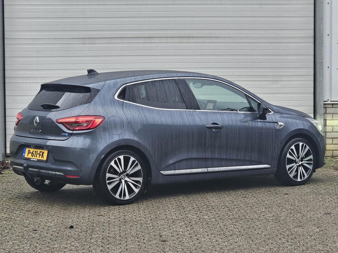 Renault CLIO 1.6 E-Tech Hybrid 140PK Initiale Paris / BOSE Premium Audio / Lederen Bekleding / Stoel & Stuurverwarming / Apple Carplay & Android Auto / All Season Banden / Trekhaak / Navigatie / Achteruitrijcamera /