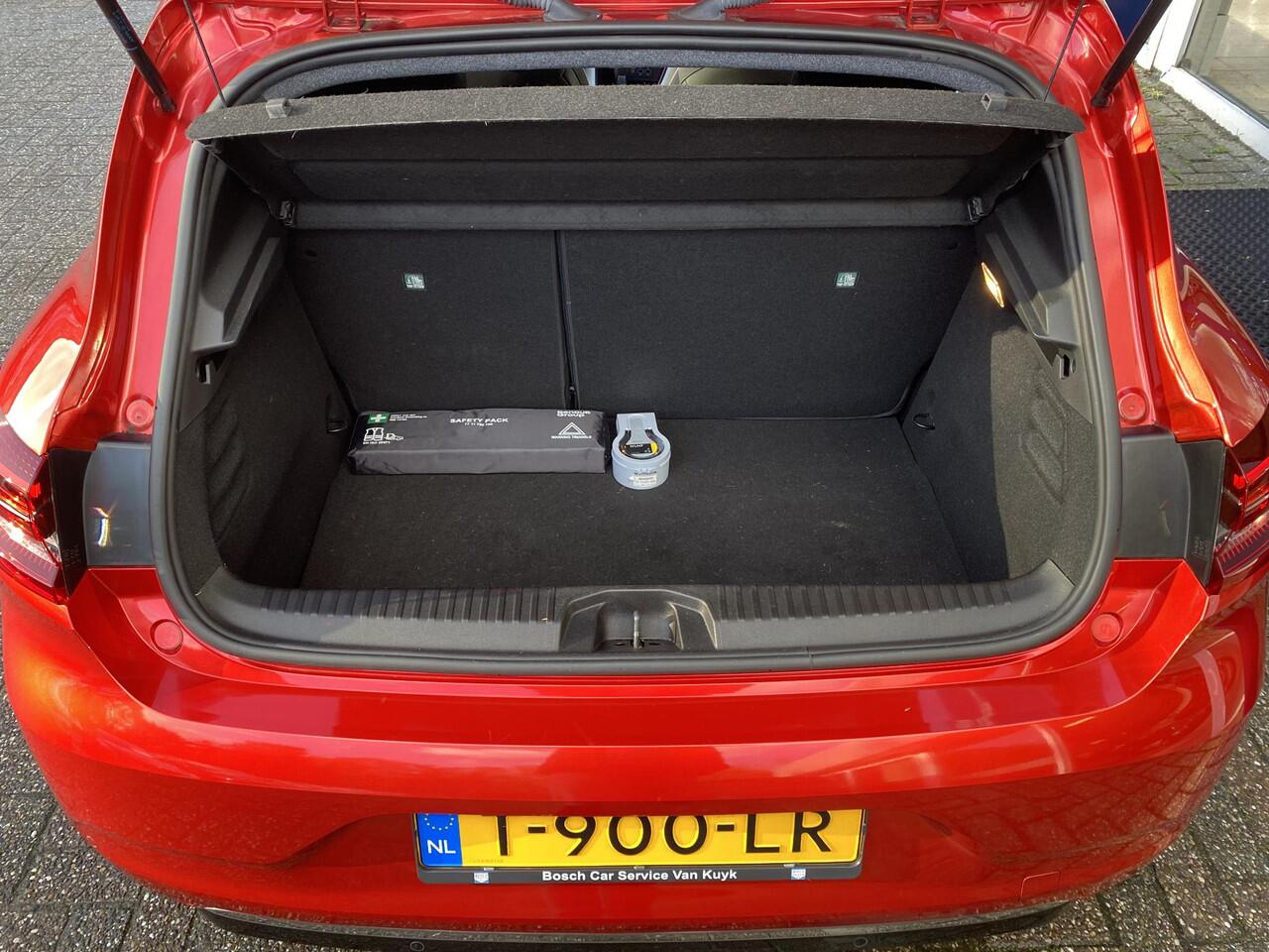 Renault CLIO 1.6 E-Tech Hybrid 145 Techno / Automaat / NL-Auto / 1e-Eigenaar / Dealer-Onderhouden / Cruise-Control / Climate-Control / LED / Keyless / Apple-Carplay & Android-Auto / Sfeerverlichting / DAB Radio-Bluetooth / Navi / PDC V+A met Camera / 16'' LMV / All-Se