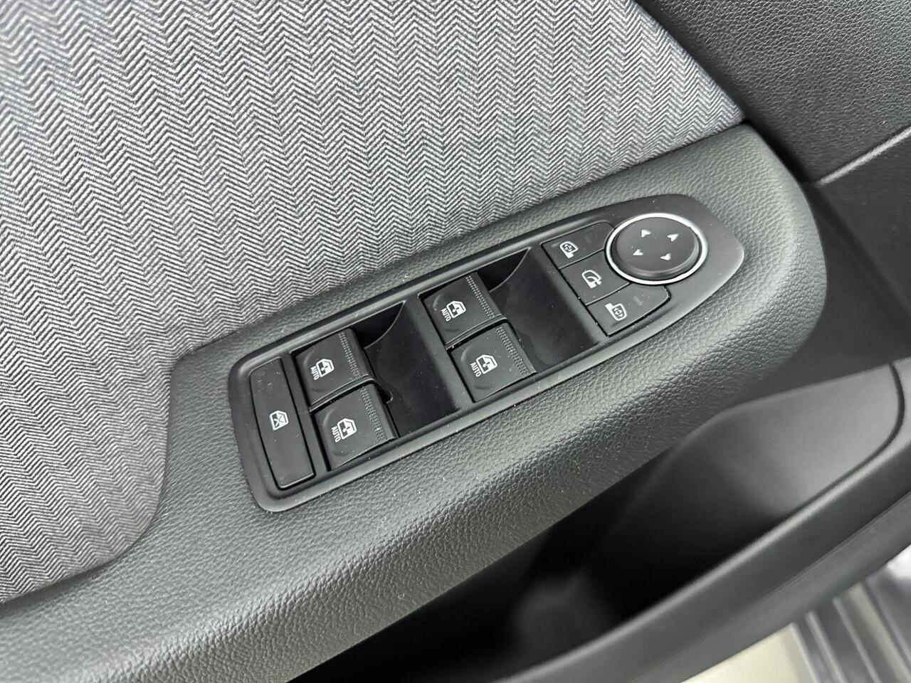 Renault CLIO 1.0 TCe 90Pk GPF techno | Navigatie met 9.3 Inch Scherm | Climate Control | Cruise Control | Parkeersensoren incl. Camera | Apple Carplay/Android Auto | Keyless Entry | Lichtmetalen Velgen 16 Inch |