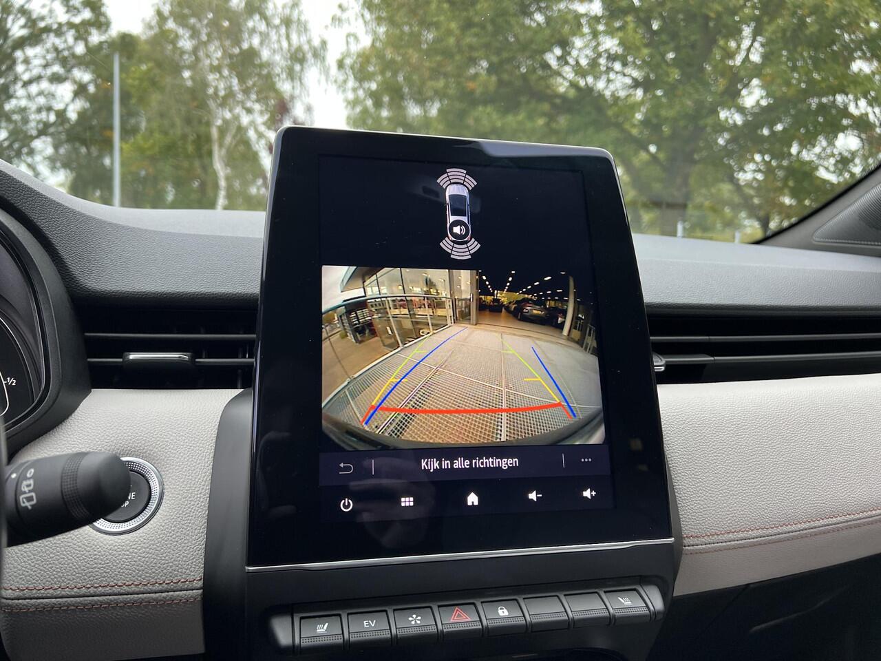 Renault CLIO 1.6 E-Tech Hybrid 140 Initiale Paris | Leder | Navigatie | 17" lichtmetalen velgen | Eerste eigenaar |