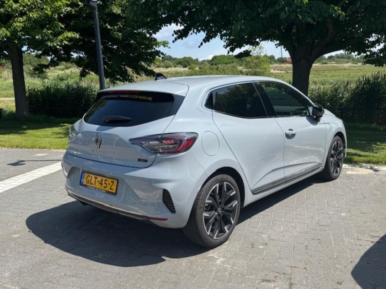 Renault CLIO 1.6 E-Tech Full Hybrid 145 AUT techno | 17" LM Velgen | Adaptive Cruise | Camera 360 | Stoelverwarming | Demonstratieauto, vraag naar beschikbaarheid ! |