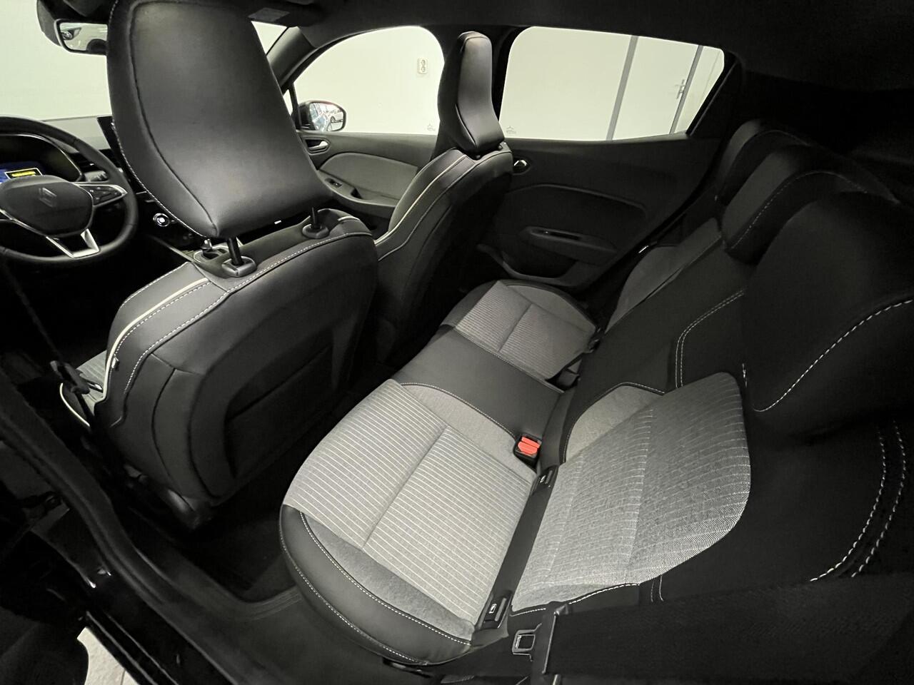 Renault CLIO 1.6 E-Tech Full Hybrid 145 techno | CAMERA | KEYLESS | APPLE CARPLAY & ANDROID AUTO | 17-INCH | NAVIGATIE