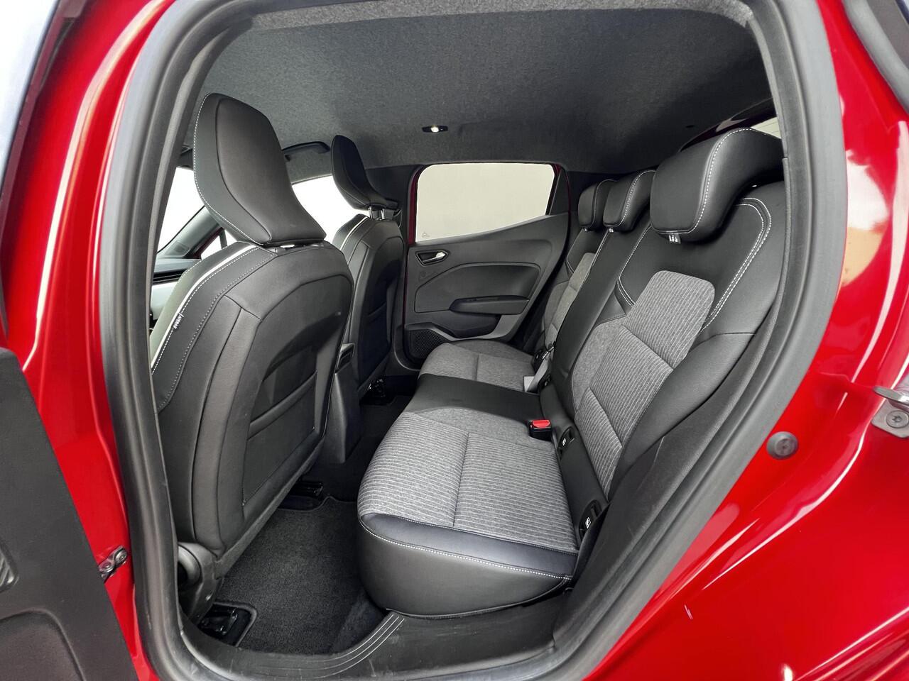 Renault CLIO 1.0 TCe 90 Techno / Navigatie / Stuur- en stoelverwarming / Apple Carplay Android / 16" LM wielen + All Season banden /