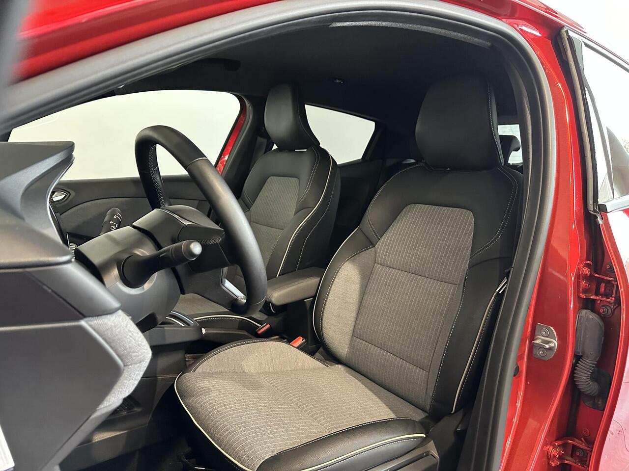 Renault CLIO 1.6 E-Tech Full Hybrid 145 techno NAVIGATIE | ACHTERUITRIJCAMERA | PARKEERSENSOREN ACHTER | CLIMATE CONTROL