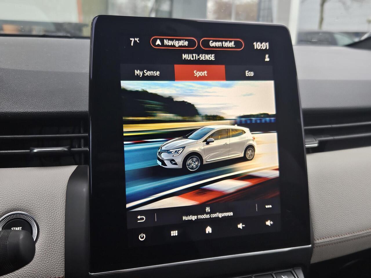 Renault CLIO 1.6 E-Tech Hybrid 140PK Initiale Paris / BOSE Premium Audio / Lederen Bekleding / Stoel & Stuurverwarming / Apple Carplay & Android Auto / All Season Banden / Trekhaak / Navigatie / Achteruitrijcamera /