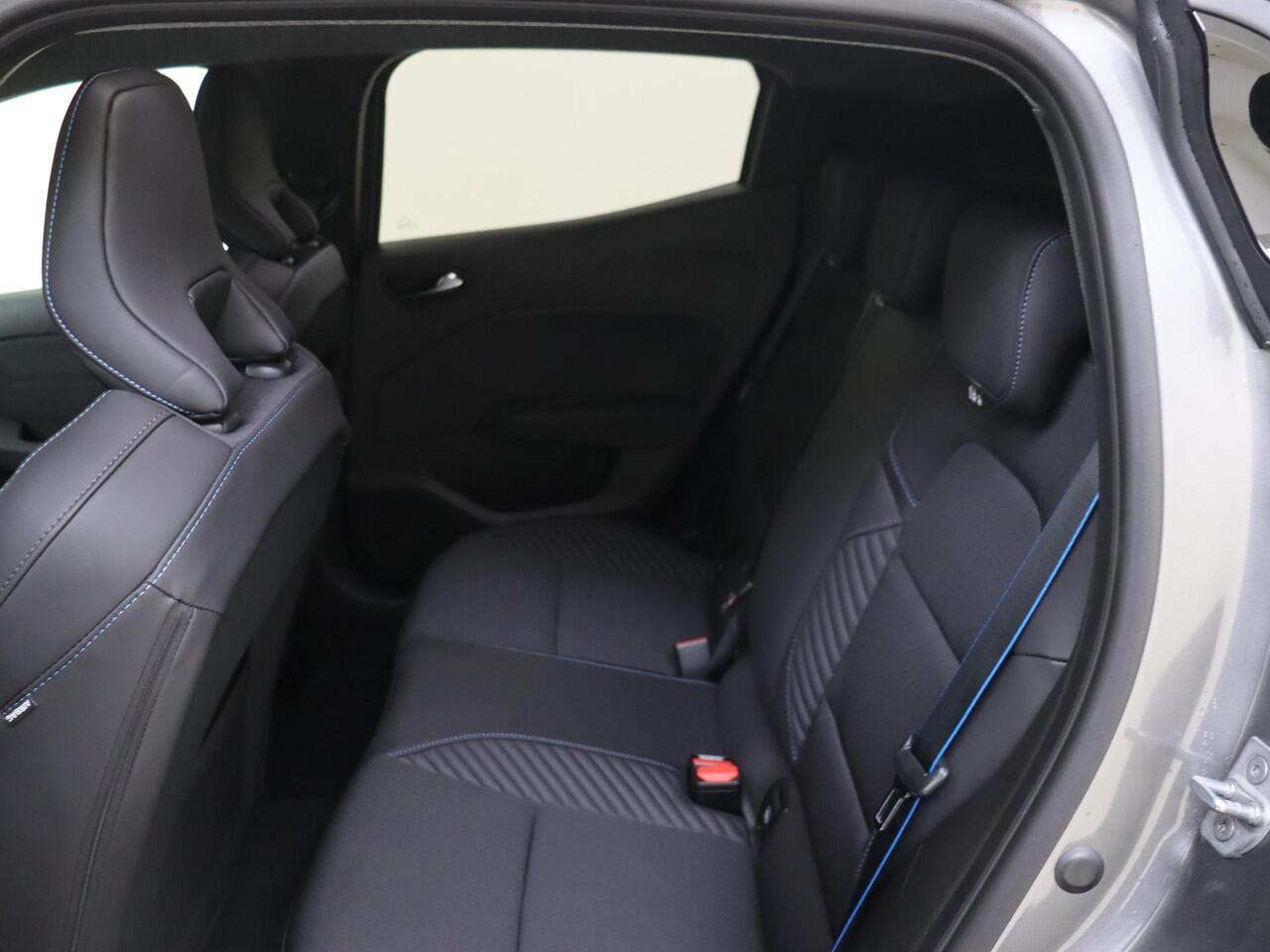 Renault CLIO 1.6 E-Tech Full Hybrid 145PK esprit Alpine | Apple & Android Carplay | Achteruitrij Camera | Parkeersensoren Voor en Achter | Climate Control | Navigatie | Adaptive Cruise Control