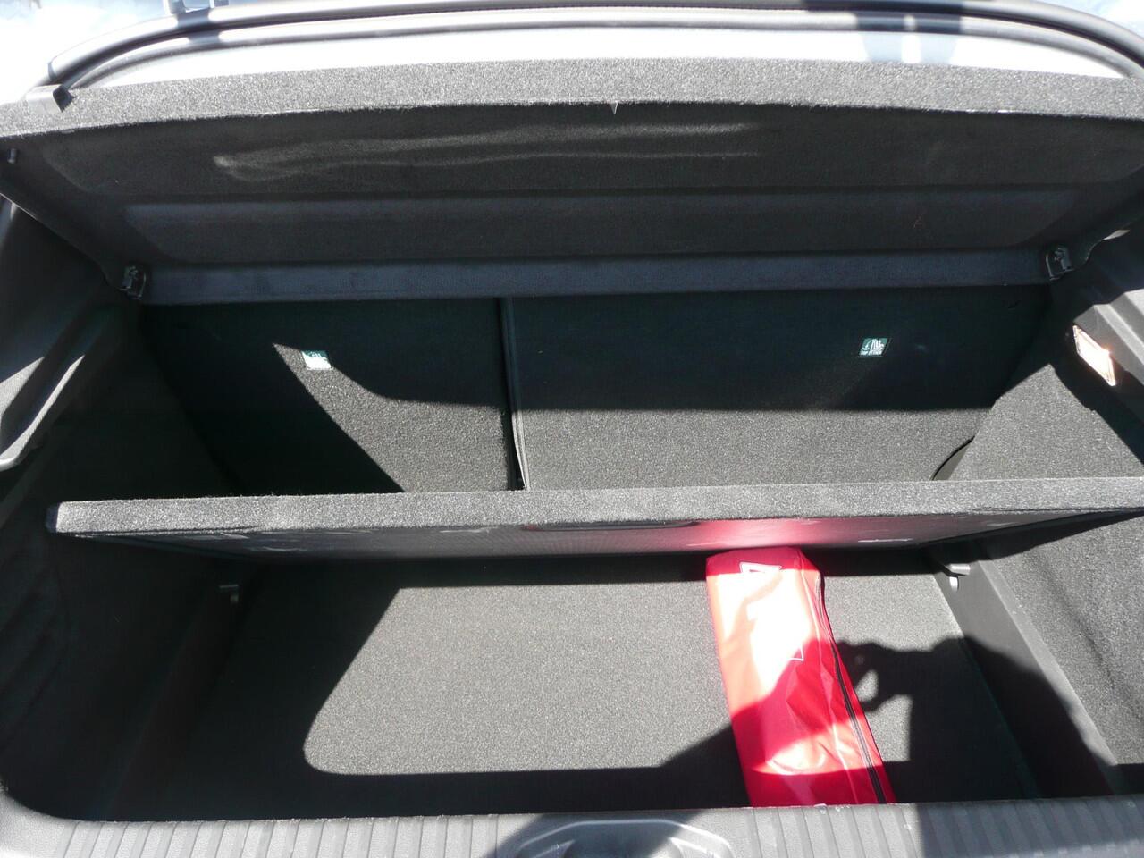 Renault CLIO TCe 90 GPF evolution PACK WINTER/ PACK LOOK (16"LM VELGEN & PRIVACY GLAS)/ RESERVE WIEL/ 4 SEIZOENSBANDEN/ ETC.... DEALER ONDERHOUDEN! 1e EIGENAAR! GRIS RAFALE METALLIC!