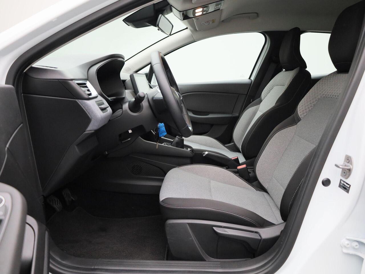 Renault CLIO 1.0 TCe 90 GPF evolution | NIEUW MODEL | PDC Achter | 16 inch Black wheels | LED Pure Vision | Draadloze Apple Carplay & Android Auto | Cruise Control & Snelheidsbegrenzer | Licht- & Regensensor | LMV |