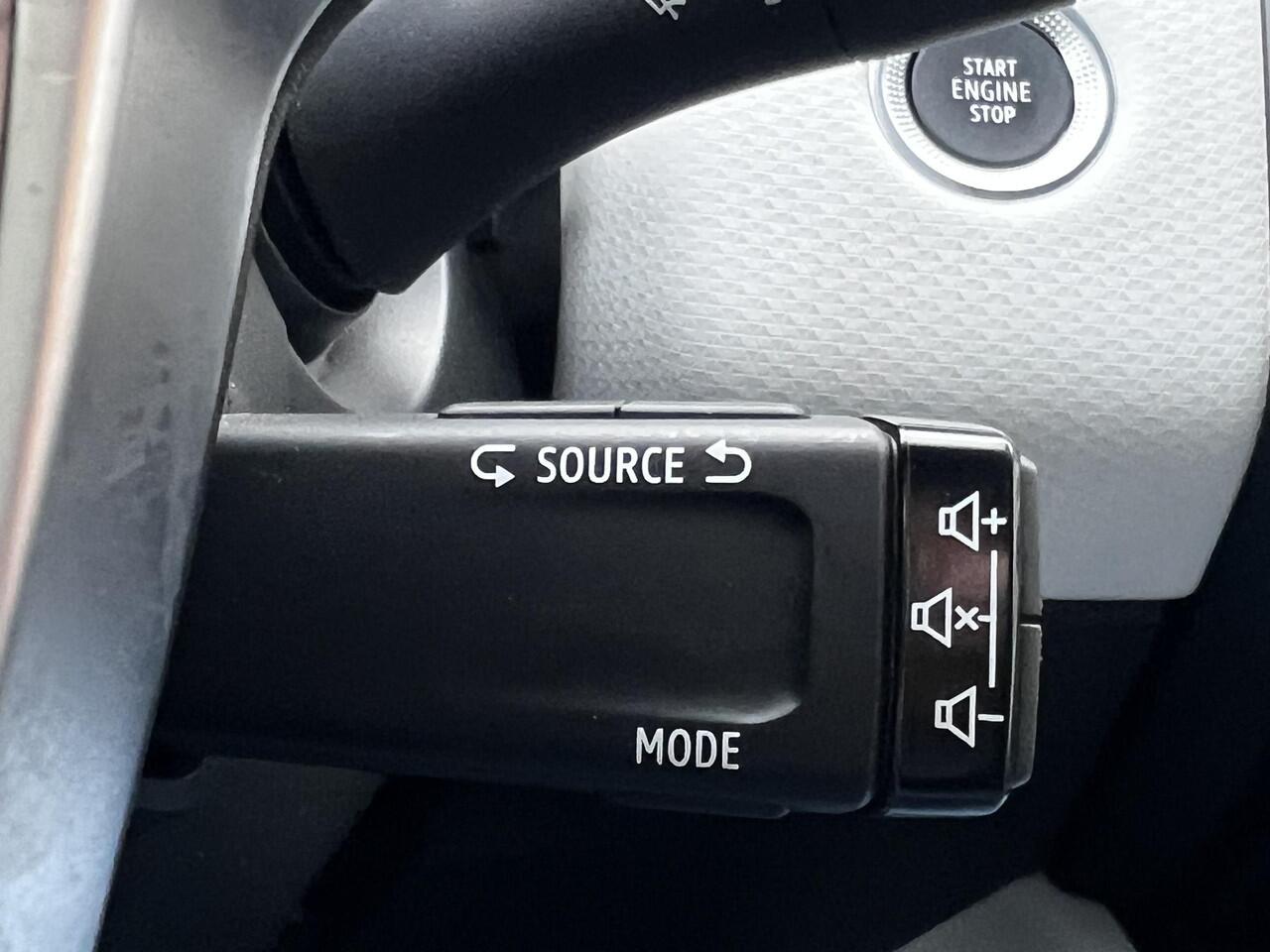 Renault CLIO 1.0 TCe 90 Techno / Navigatie / Stuur- en stoelverwarming / Apple Carplay Android / 16" LM wielen + All Season banden /