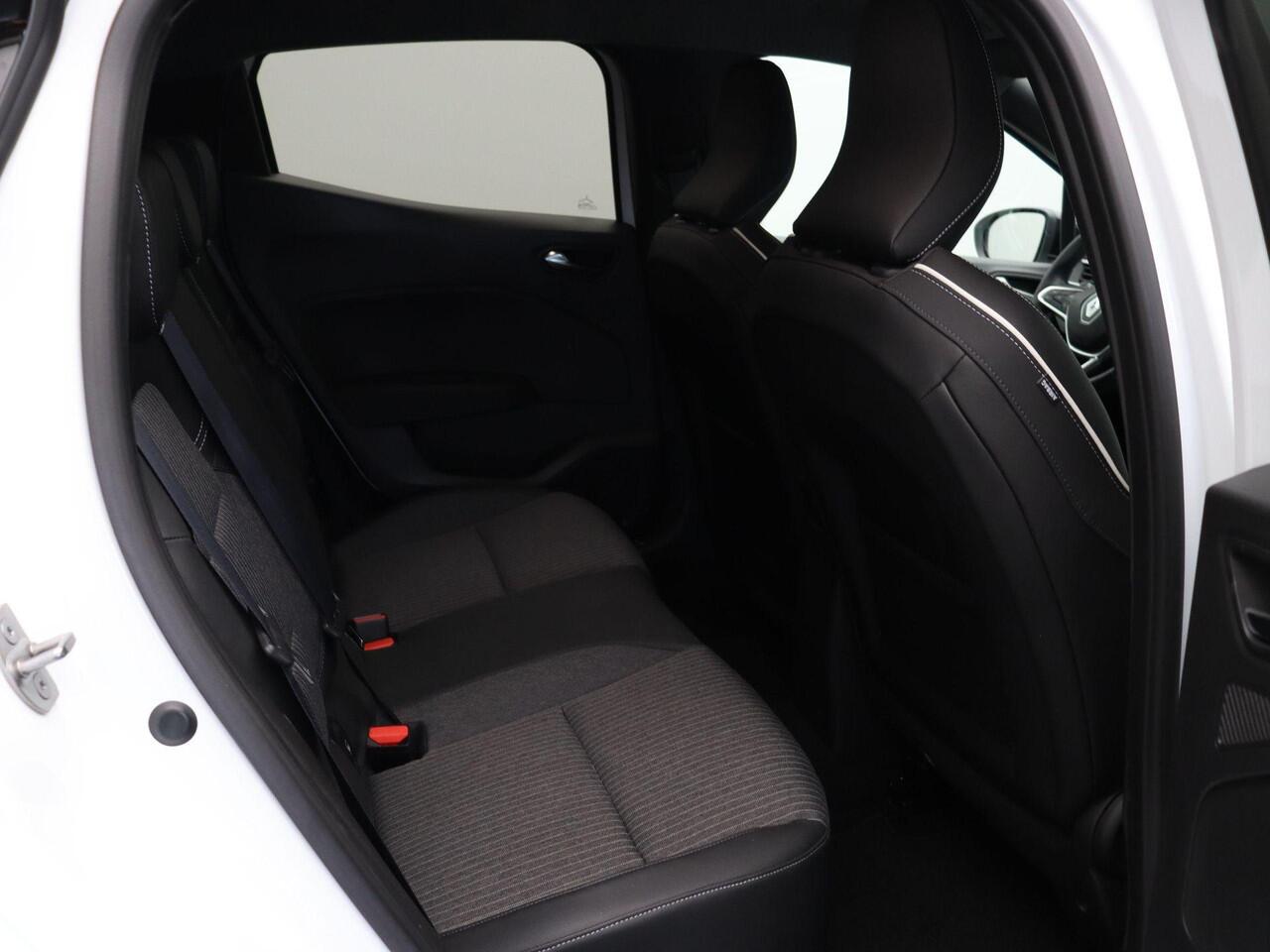Renault CLIO E-Tech Hybrid 145pk Techno | Stoel- en stuurwielverwarming | Dealer onderhouden | Achteruitrijcamera |
