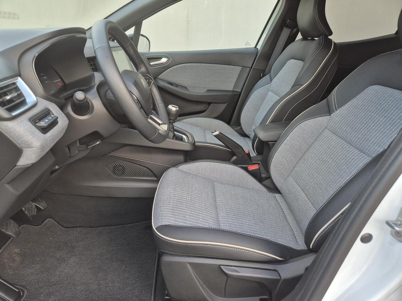 Renault CLIO 1.0 TCe 90 Techno Handgeschakeld / Pack winter / Draadloze telefoon lader / Keyless Entry/Start / Achteruitrijcamera / Stuur-, en Stoel verwarming / Climate control / Apple Carplay Android Auto /