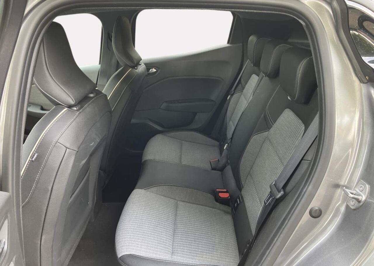 Renault CLIO 1.6 E-Tech Full Hybrid 145 techno - Demo