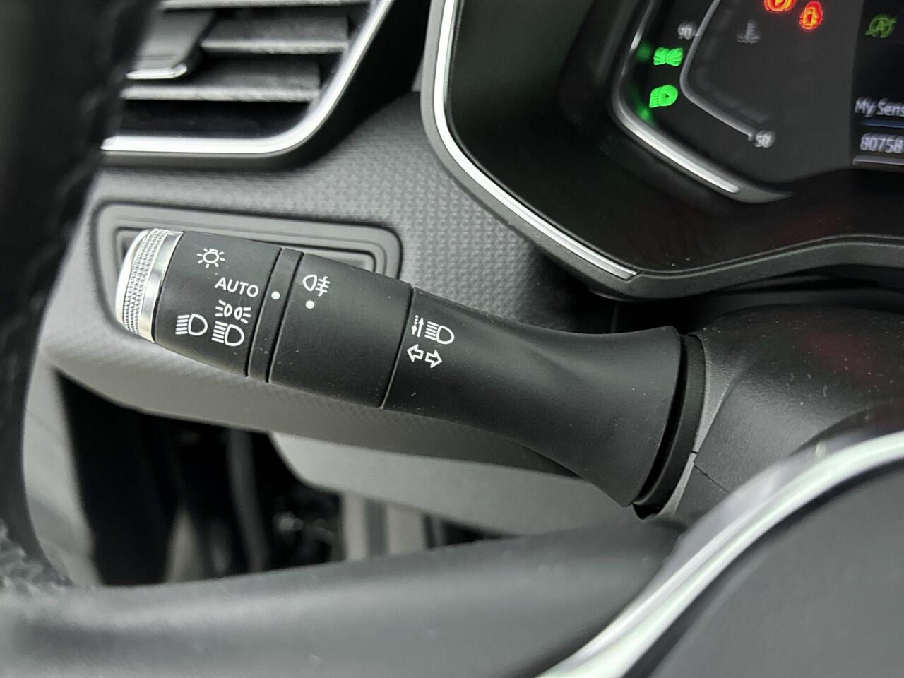 Renault CLIO 1.0 TCe 100Pk Intens | Navigatie | Apple & Android Carplay | Cruise Control | Climate Control | Achteruitrijcamera | Parkeersensoren |