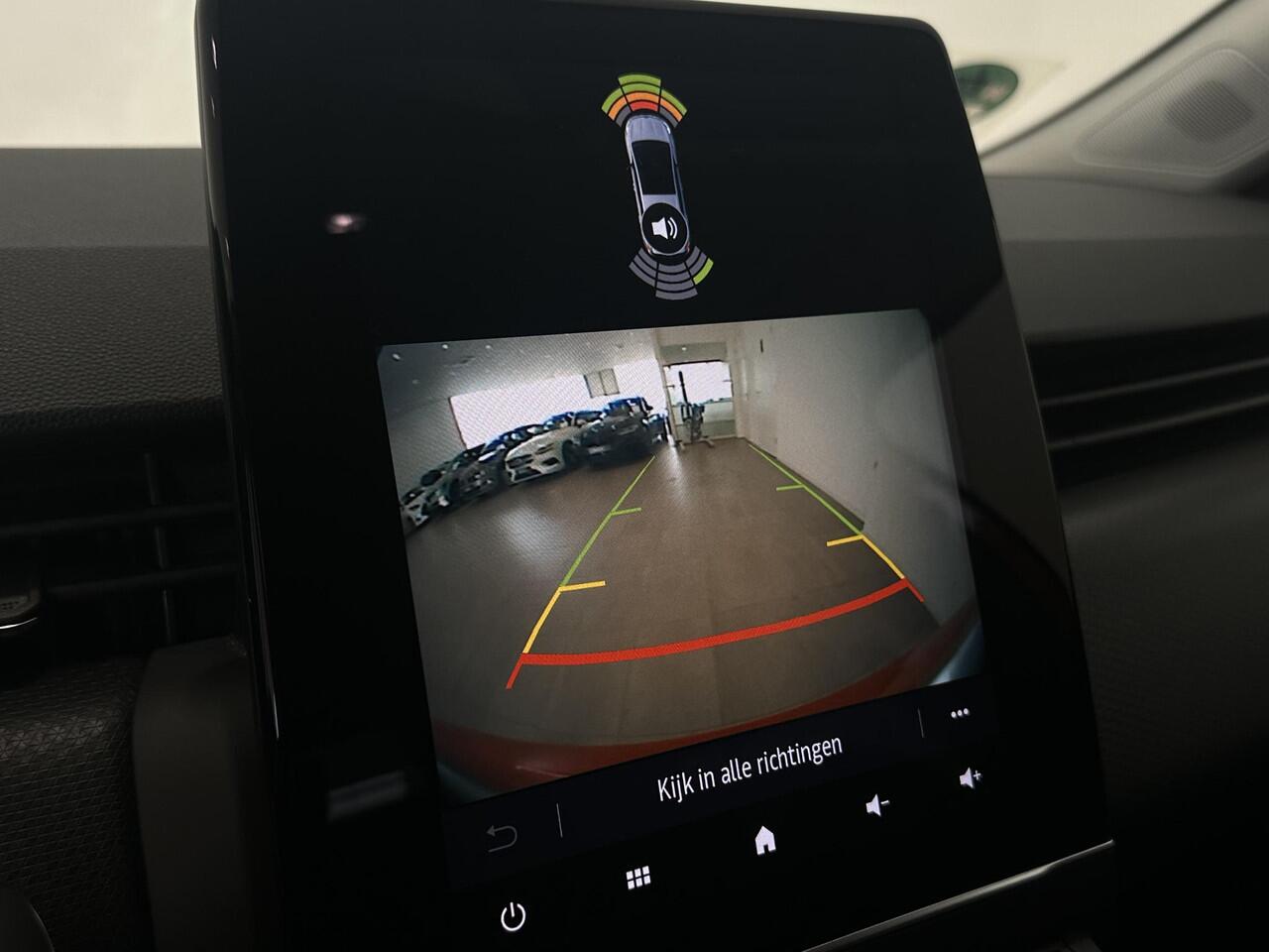 Renault CLIO 1.0 TCe 100 Intens | Navigatie 9,3" | Climate Control | Cruise Control | Lichtmetalen velgen 17" | Parkeersensoren voor, achter en achteruitrijcamera | Apple Carplay/Android Auto | 1e eigenaar + dealer onderhouden!