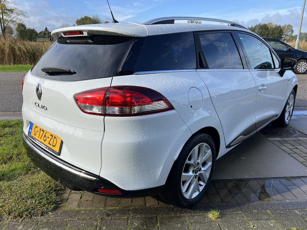 Renault CLIO Estate 0.9 TCe Limited / Apple Carplay - Android Auto / Parkeersensoren. Achter / Airco / 16'' LMV /