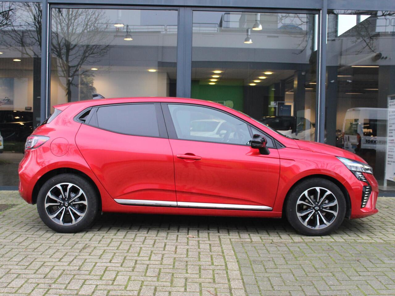 Renault CLIO TCe 90 Techno / DEMO / 24.000KM / CAMERA / PDC A / CLIMATE / CRUISE / APPLE CARPLAY / ANDROID AUTO / PRIVACY GLASS / DAB+ / 16'' LMV