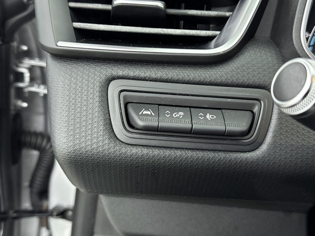 Renault CLIO 1.6 E-Tech Hybrid 140 Zen | Apple Carplay & Android Auto | Trekhaak | Airco | Parkeersensoren achter | Cruise Control | LED Koplampen