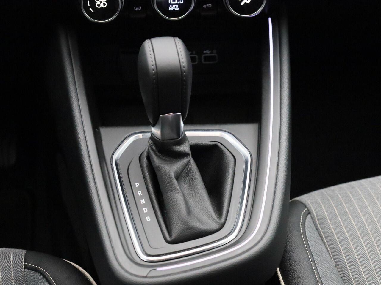 Renault CLIO 1.6 E-Tech Full Hybrid 145 techno | Camera | PDC Achter | Full-Map Navigatie | LED Pure Vision | Privacy Glass | Cruise Control & Snelheidsbegrenzer | 16" LMV 'Boa Vista' | Climate Control | Keyless | Draadloze Apple Carplay & Android Auto