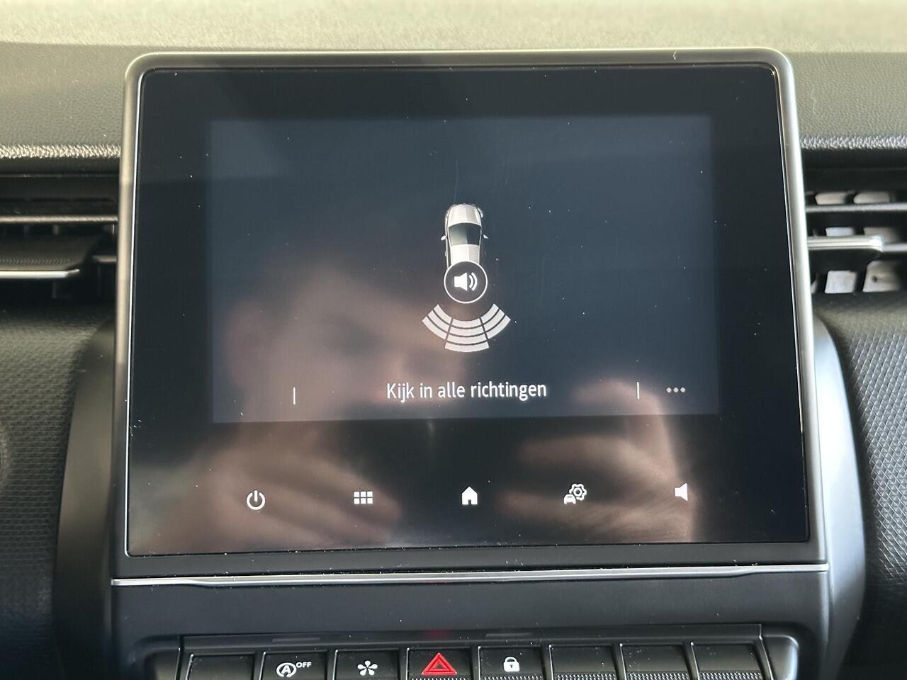 Renault CLIO 1.0 TCe 90 Intens NAVIGATIE | PARKEERSENSOREN ACHTER | CLIMATE CONTROL | LICHTMETALEN VELGEN | PRIVACY GLASS