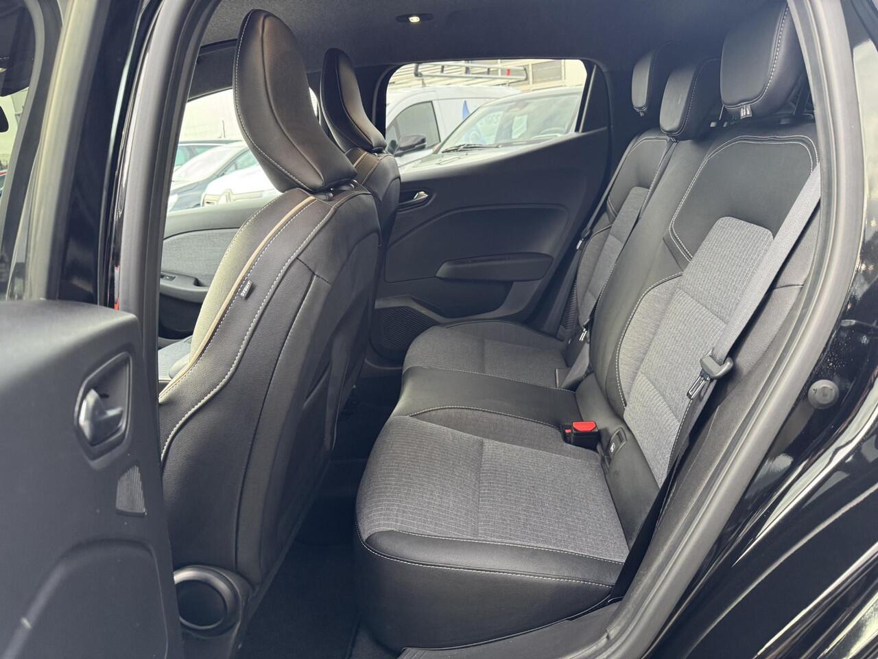 Renault CLIO 1.6 E-Tech Full Hybrid 145 techno APPLE & ANDROID CARPLAY / STOELVERWARMING / NAVIGATIE /