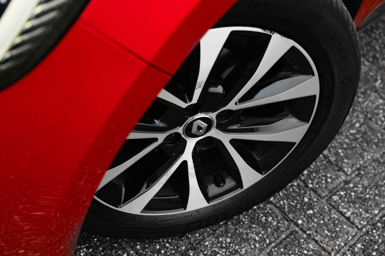 Renault CLIO 1.0 TCe Bi-Fuel Intens | navigatie | achteruitrijcamera | lichtmetalen velgen