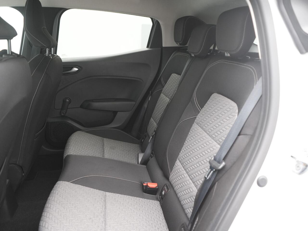 Renault CLIO 1.6 E-Tech Hybrid 140 Intens - RIJKLAARPRIJS - Achteruitrijcamera - Cruise Control - Dealeronderhouden