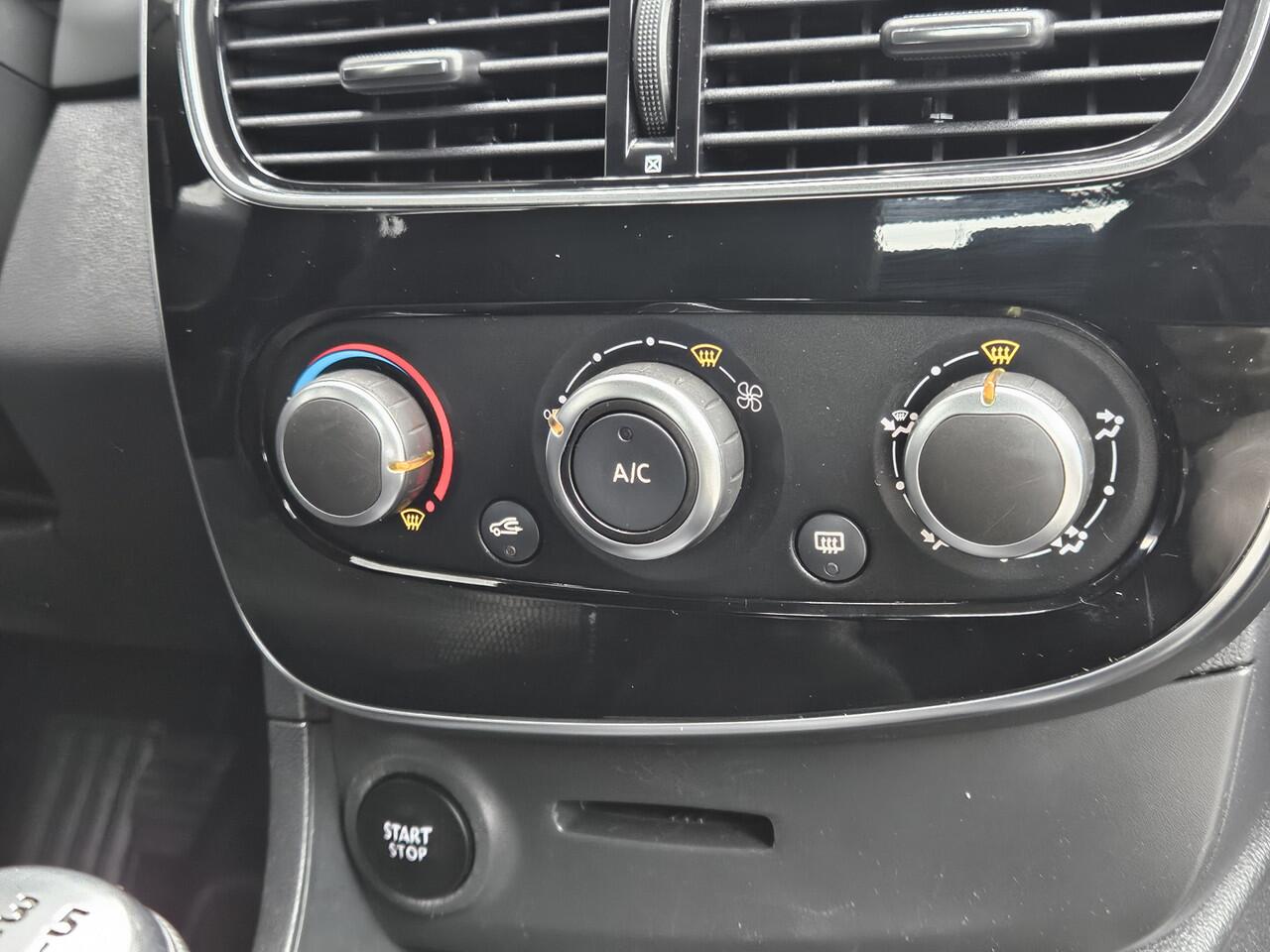 Renault CLIO Estate 0.9 TCe Zen Inclusief Afleveringskosten