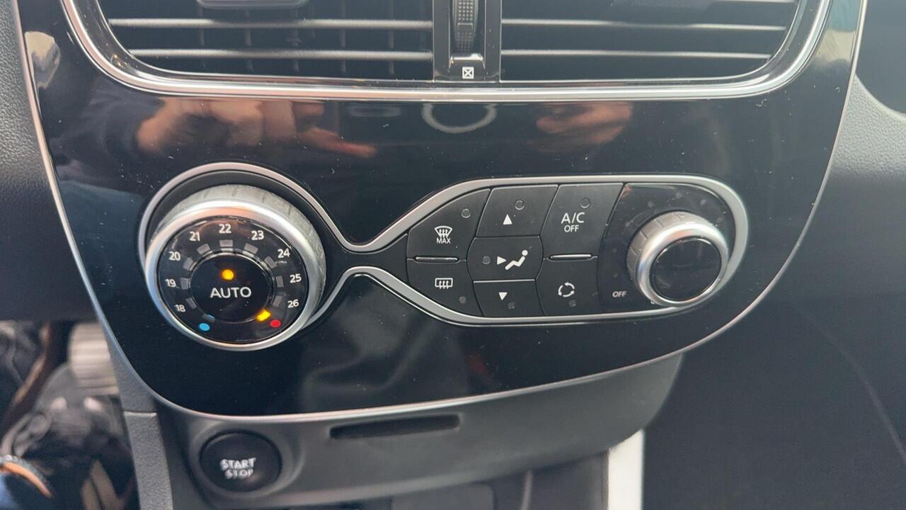 Renault CLIO Estate 0.9 TCe Intens Trekhaak 1/2 Leder Climate Control