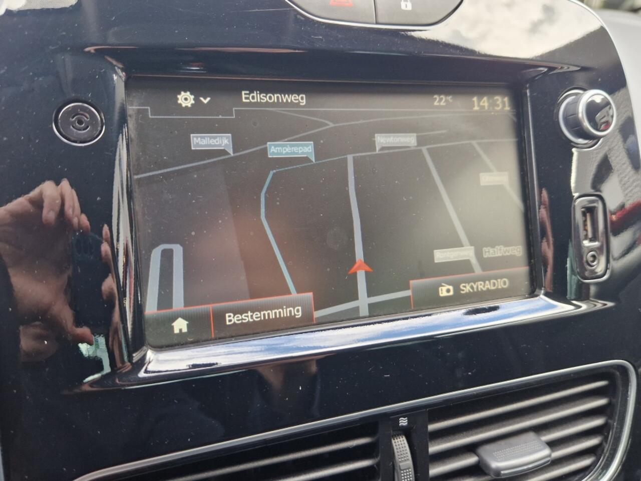 Renault CLIO 0.9 TCe Limited / Lm velgen / Navigatie / Bass Reflex