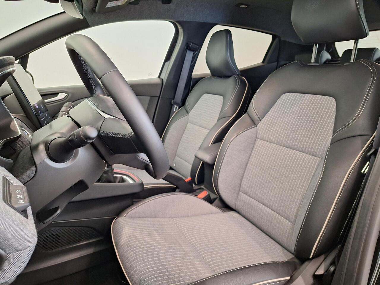 Renault CLIO 1.0 TCe 90 Techno | Navigatie 9,3" | Climate Control | Cruise Control | Draadloze telefoonlader | Lichtmetalen velgen 17" | Parkeersensoren achter en achteruitrijcamera