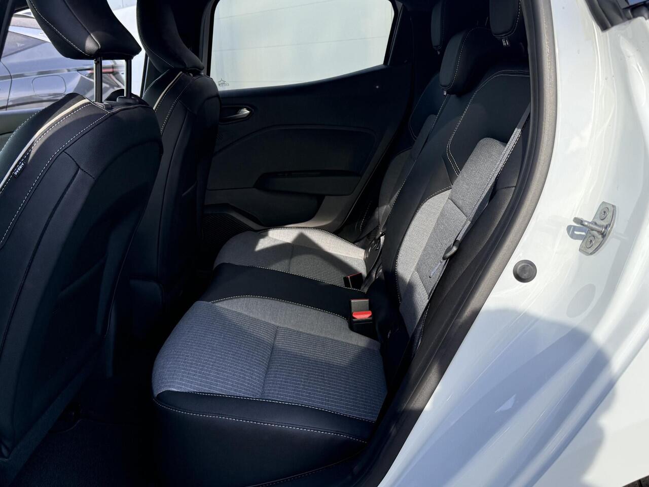 Renault CLIO 1.6 E-Tech Full Hybrid 145 techno | Camera | Winterpack | Navigatie