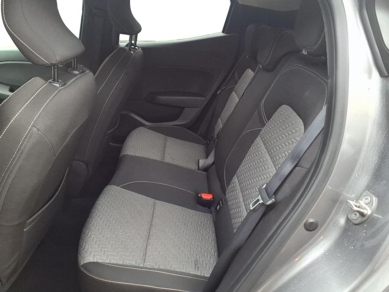 Renault CLIO 1.0 TCe 90 Evolution Navigatie | Camera | Bluetooth | Parkeersensoren | LMV | Airco | 12 Maanden BOVAG Garantie