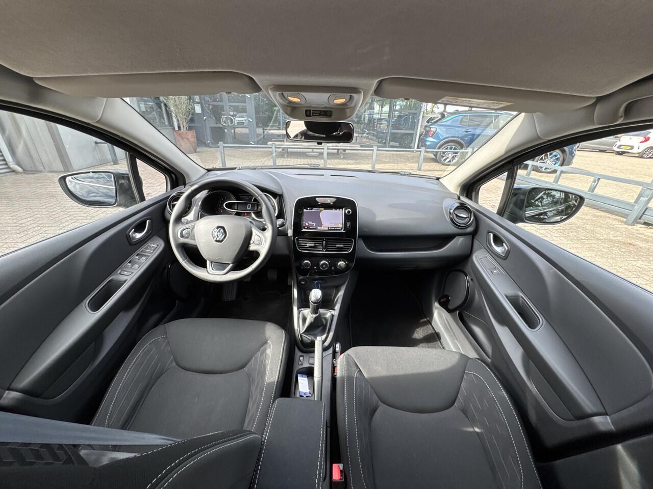 Renault CLIO Estate 0.9 TCe Limited Navigatie/Trekhaak/Dab/Cruise/PDC/Getint glas